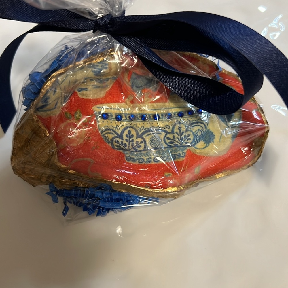 Chinoiserie Red Ming Ginger Jar Oyster Shell Handcrafted Decor One Of A Kind